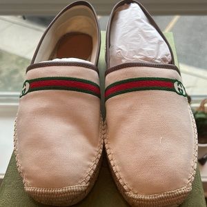 Selling a Gucci Espa. Fabric Gucci men size 6.5 fit Men size 7.5